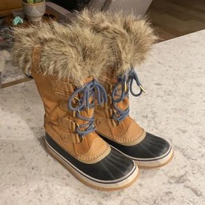Sorel waterproof artic snow boots